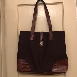 Liz Claiborne lightweight tote with pockets
